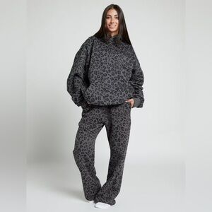 Comfrt Gray Panther leopard Hoodie and Sweats Set. Sweatsuit